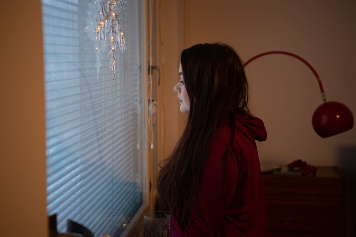 Koronan sairastanut Helsinkiläinen nuori nainen.