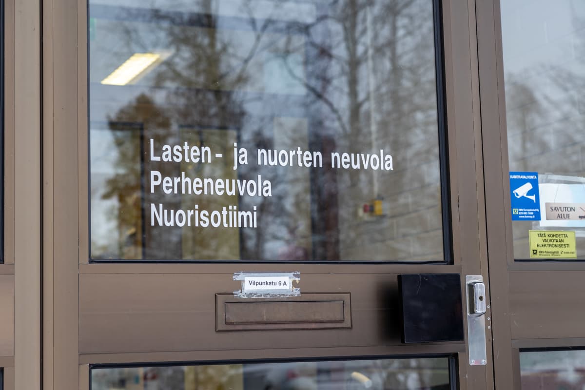 Lasten- ja nuorten neuvolan ovi