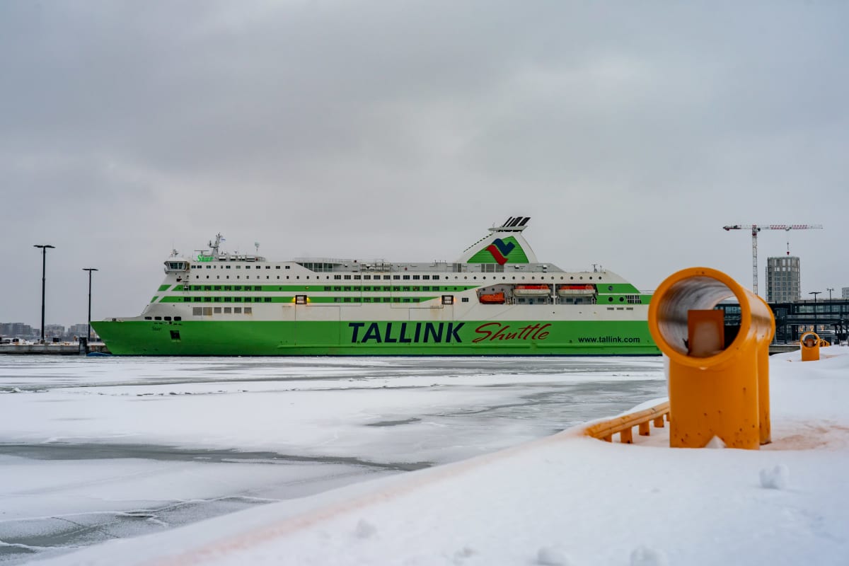 Tallink Star satamassa Jätkäsaaressa talvella.