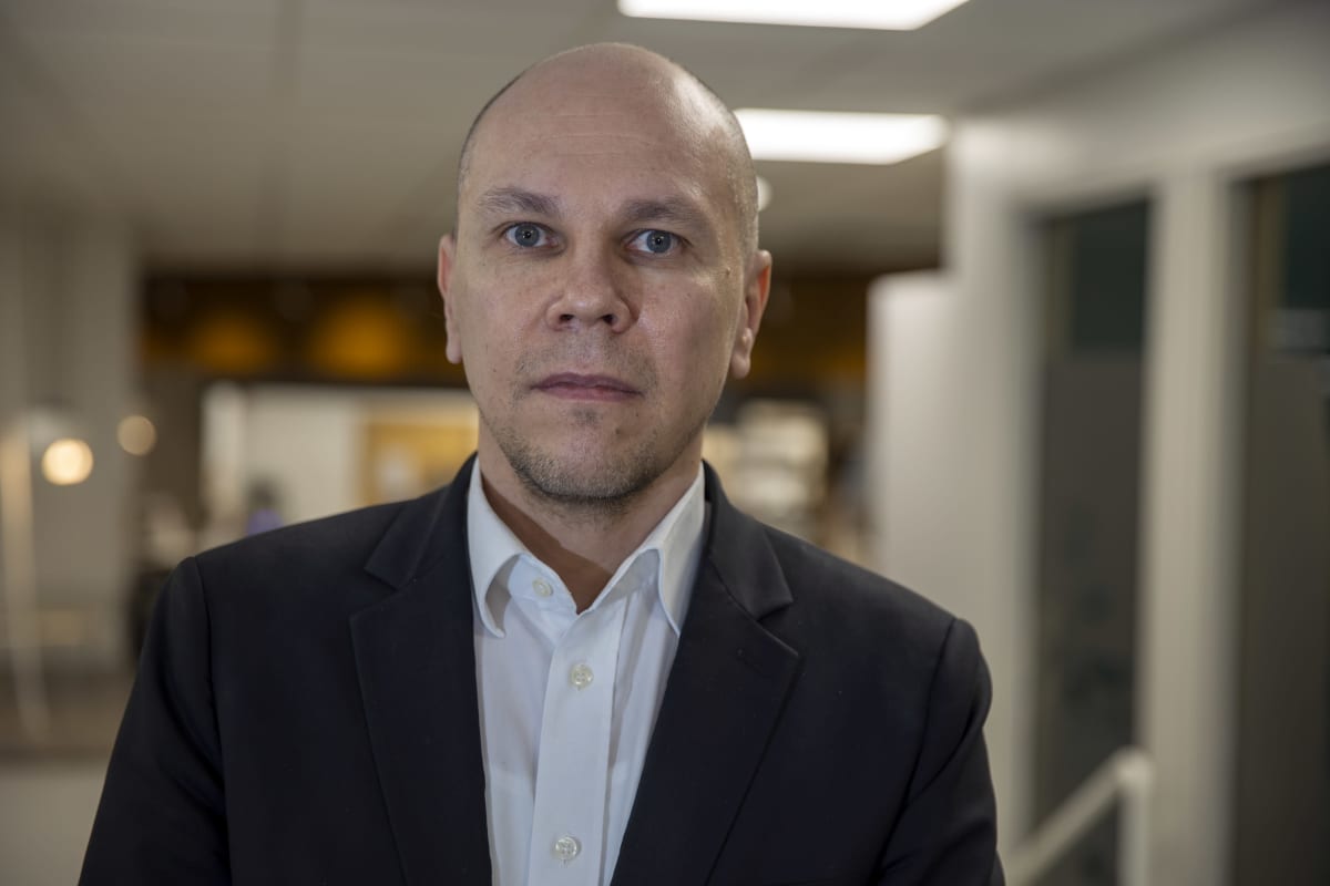 Rokotetutkimuskeskuksen johtaja Mika Rämet