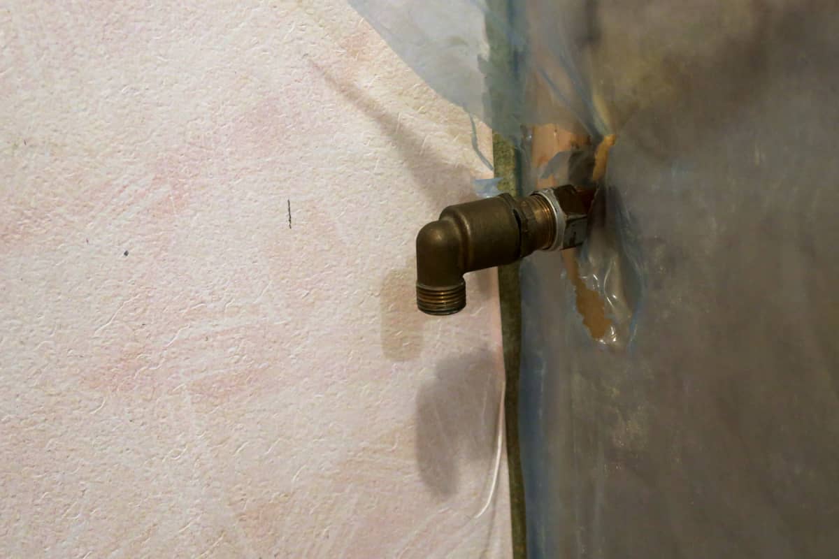 Uusi vesiposti remontoitavassa wc:ssä