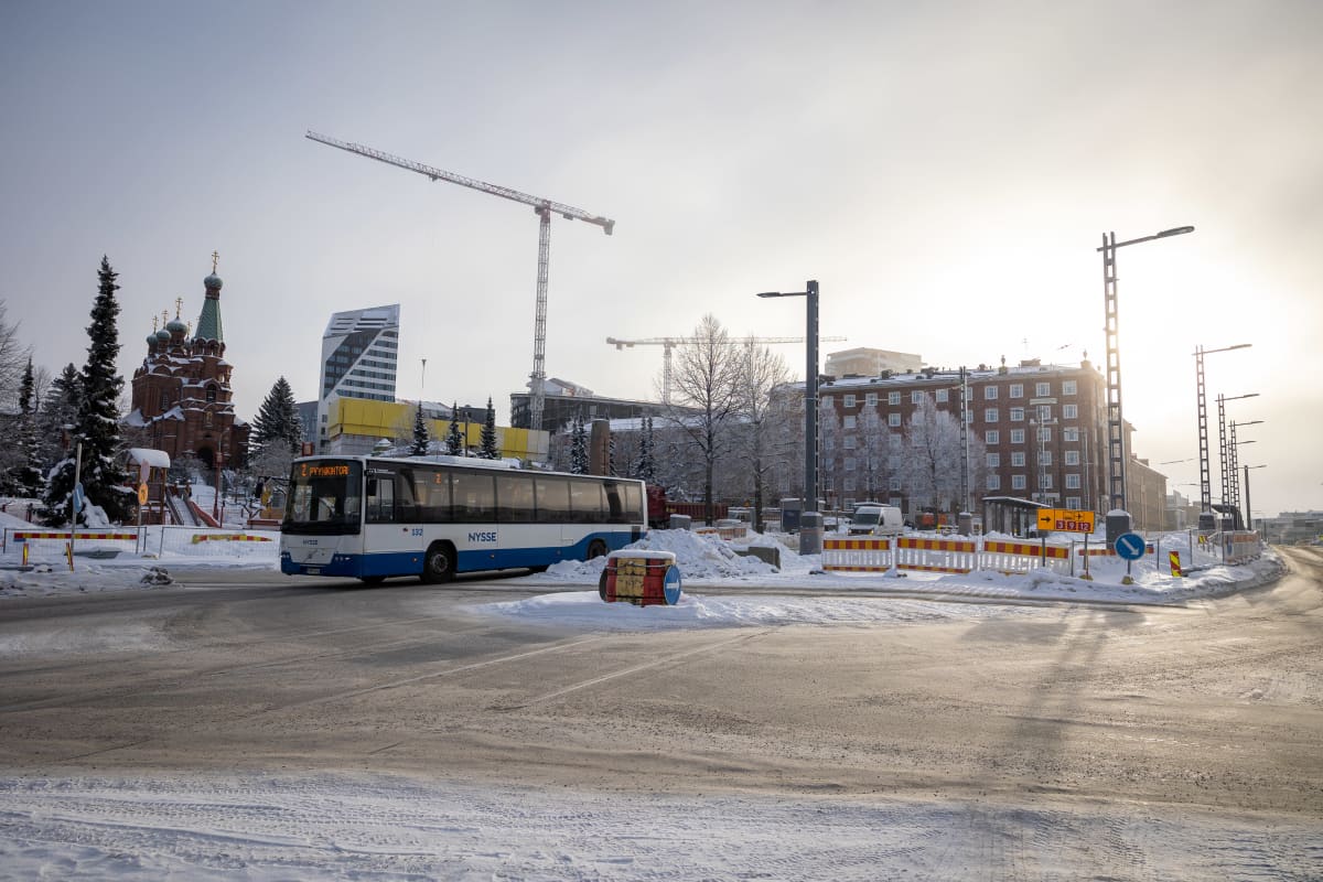 Tampereen raitiotien rakennustyömaa Hatanpään valtatiellä