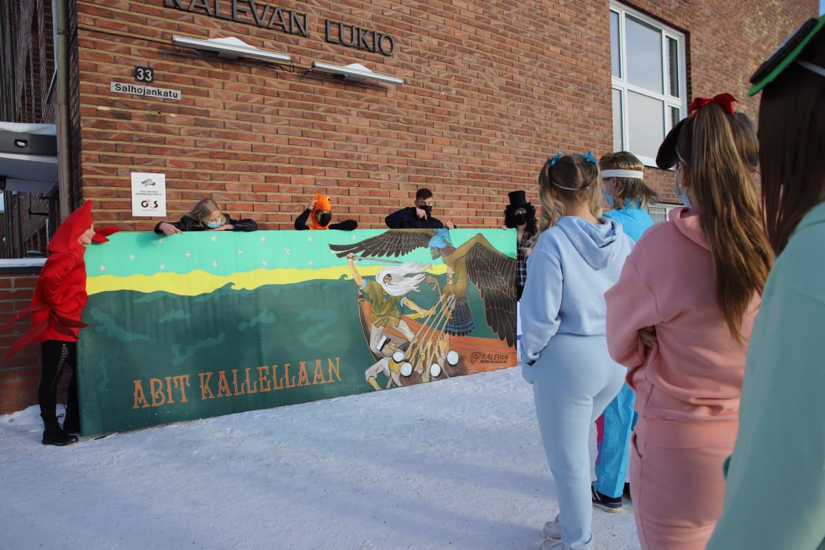 Penkkaripäivä Kalevan lukiossa Tampereella 11.2.2021.
