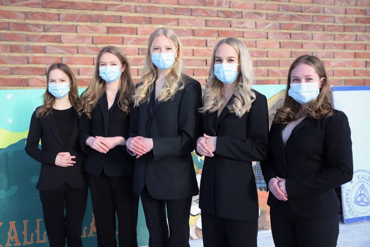 Rebekka Kenttämies, Linnea Sauramäki, Kreeta Karhumaa, Karoliina Nieminen ja Riina Makkula.