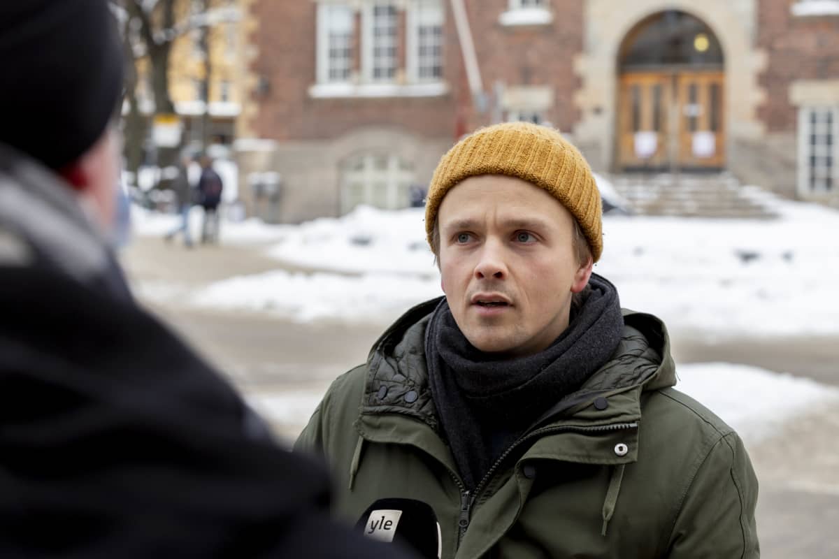 Robert Hanson haastateltavana