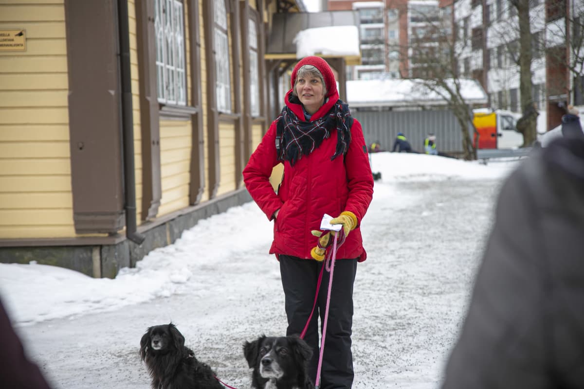 Outi Aro-Heinil' Forssan keskustassa.