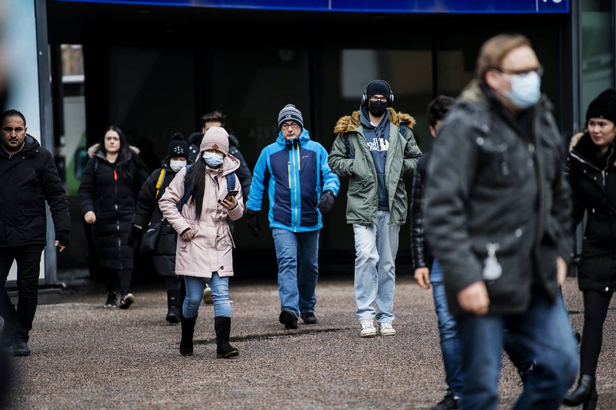 Helsingin keskustassa käytettiin kasvomaskeja 26. helmikuuta.