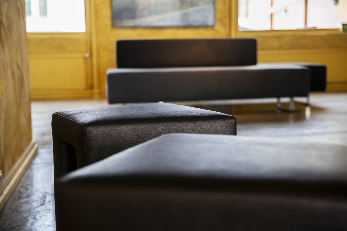 Huonekaluja Paladin näyttelytilassa Kuopiossa
