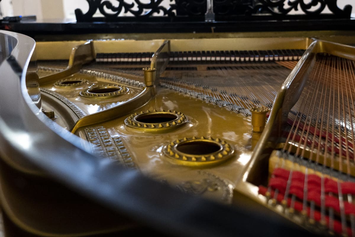 Lapinlahden seurakunnan kunnostukseen menevä Steinway flyygeli