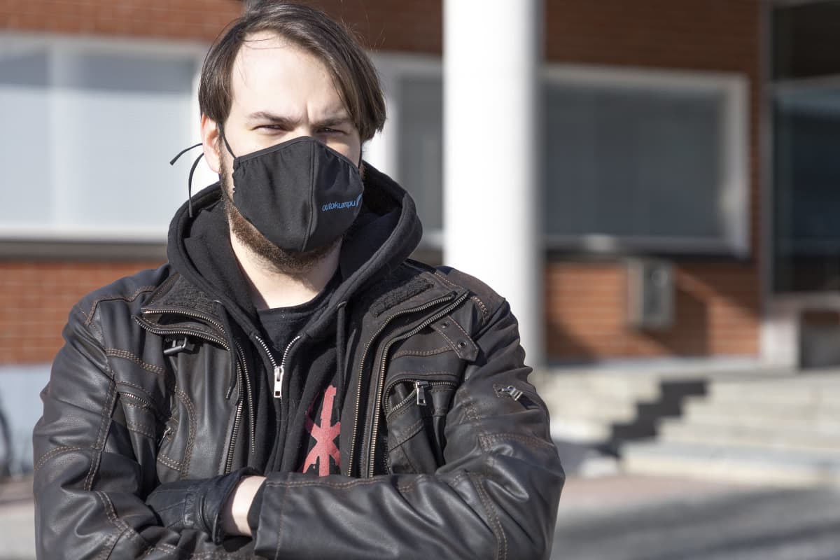 Torniolainen Santtu Saarenpää lopetti nuuskankäytön, koska sitä on ollut niin hankala saada Ruotsin suljettua rajansa