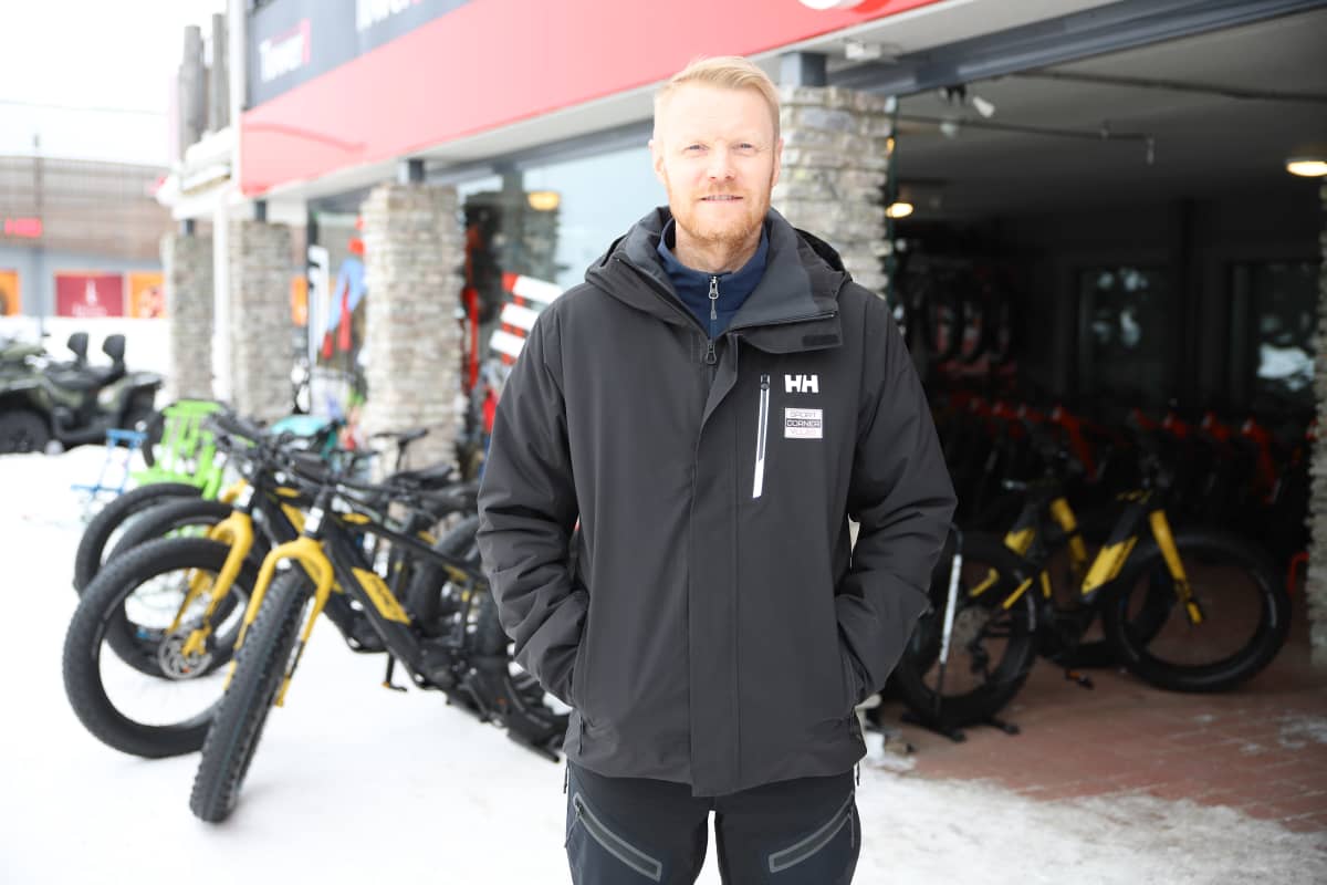 Yrittäjä Olli Suvilampi on Ylläksen talvipyöräilyn pioneeri