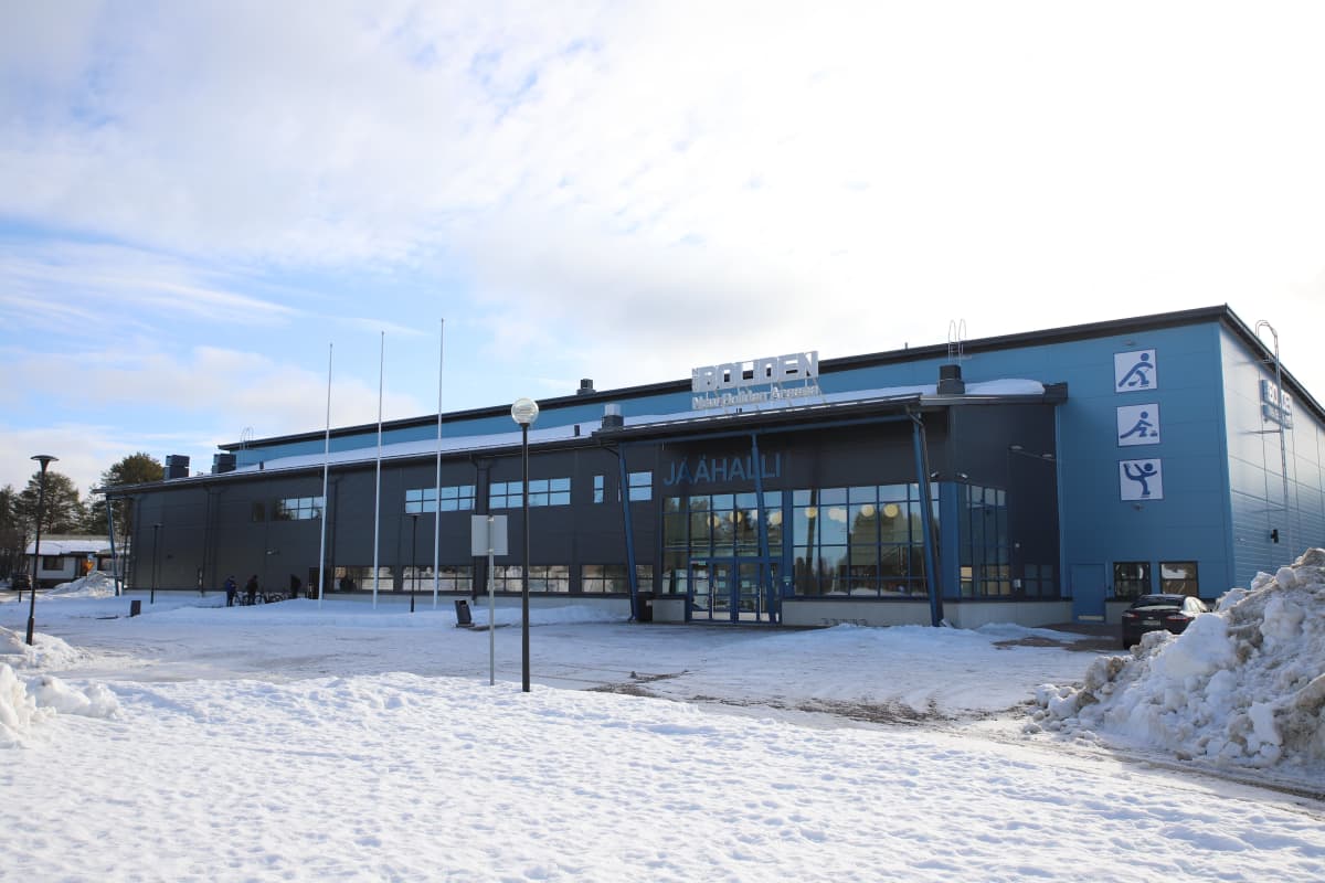 Sodankylän jäähalli ulkoapäin talvisena päivänä