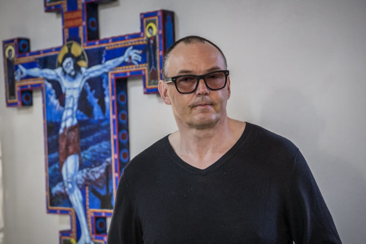 Taiteilija ja pappi Ilkka Sariola.
