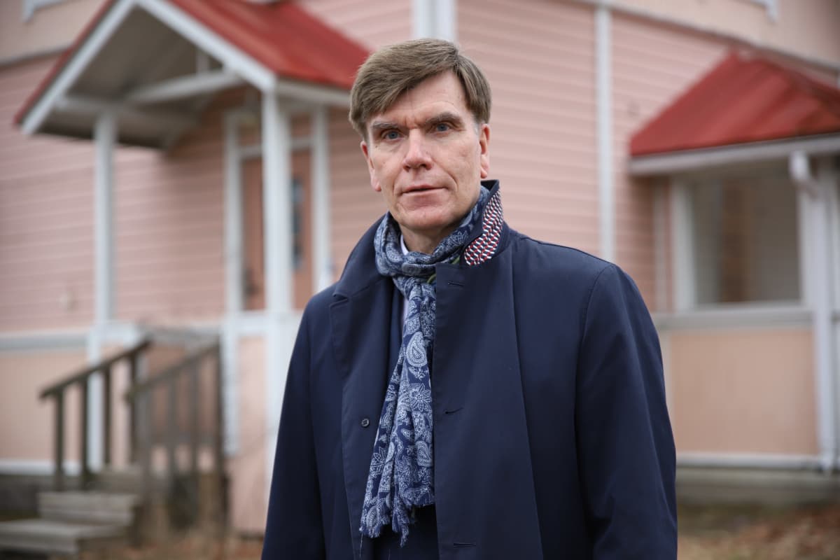 Yrittäjä Mikko Parikka Kouvolan museokorttelilla.