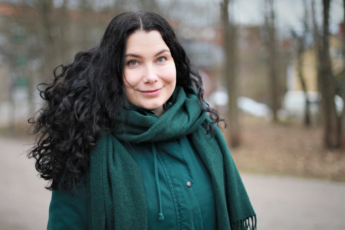 Emma Kari puistossa Toukolassa