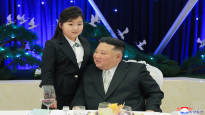 Onko tässä Kim Jong-unin perillinen? Edusti isänsä rinnalla yli 2 000 euron Dior-takissaan