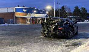 Tampereella oli tilapäinen liikennesulku: poliisi teki esitutkintaa taksinkuljettajan kuoleman aiheuttaneesta kolarista