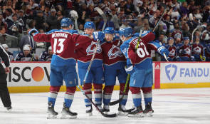 Mikko Rantasen posketon peliaika kannatti – Coloradon tähdet murskasivat Winnipegin päätöserän hurmoksellaan NHL:ssä
