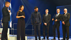 Esapekka Lappi, Inka Korhonen, Janne Ferm, Mika Häkkinen, Juhani Pakari ja Tatu Lehmuskallio Mestareiden illassa 2016.