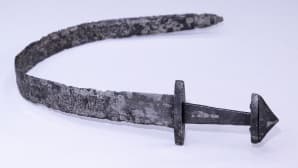 Kuvassa miekka