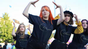 Kpop Dance School esiintymässä