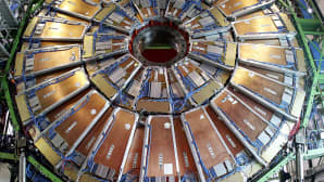 CERN:n LHC-hiukkaskiihdyttimen CMS-ilmaisin. CERN:in tutkijat kertoivat viime viikolla todennäköisesti löytäneensä Jumalhiukkaseksikin nimetyn Higgsin bosonin.