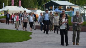 Yleisöä Vuoreksen asuntomessualueella