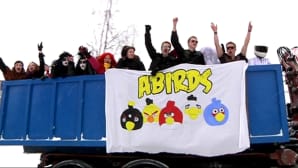 Keminmaan abeja autokyydissä