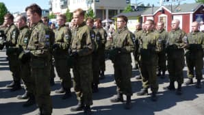 Itä-Suomen sotilasläänin alueellinen puolustusvoimain lippujuhlapäivän paraati Joensuussa 2013.