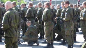Itä-Suomen sotilasläänin alueellinen puolustusvoimain lippujuhlapäivän paraati Joensuussa 2013.