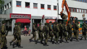 Itä-Suomen sotilasläänin alueellinen puolustusvoimain lippujuhlapäivän paraati Joensuussa 2013.