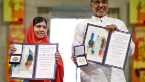 Malala Yousafzai ja Kailash Satyarthi mitall käsissään