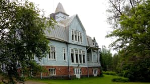 Eliel Saarisen suunnittelema Pytinki toimi patruunan kotina. Nykyisin siellä järjestetään juhlia ja edustustilaisuuksia.