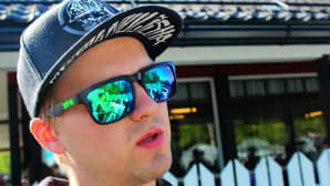 Antti Leppänen ja muut Stunt Freaks tiimiläiset harjoittelevat Petäjäveden Rautakylässä.
