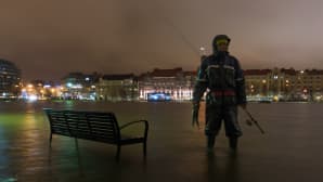 Vesi tulvi itsenäisyyspäivänä Helsingin Hakaniemessä.