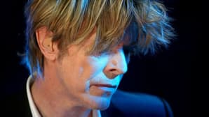 David Bowie esiintymässä Montreaux'n jazz-festivaaleilla Sveitsissä 18. heinäkuuta 2002.