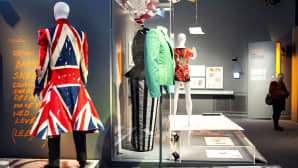 David Bowien esiintymisasuja Victoria&Albert -museossa Lontoossa vuonna 2013.