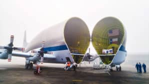 NASAn 1. helmikuuta julkaisema valokuva Super Guppy -koneesta, jota valmistellaan kuljettamaan Orion-avaruusalusta Louisianan osavaltiosta Floridaan.
