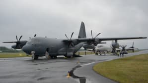 Kuljetus- ja valvontakoneita Yhdysvalloista MC-130J, Saksasta P-3C Orion ja taustalla Yhdysvaltain CV22-B Osprey.