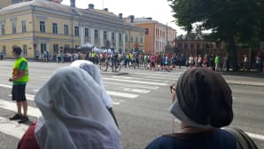 Paavo Nurmi -maratoonarit heittivät hikisiä yläfemmoja keskiajan tapahtumaa seuranneille.