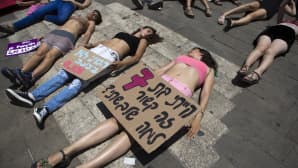 Naiset osaillistuivat Slut Walk -mielenosoitukseen Jerusalemissa, Israelissa 2. kesäkuuta. Protestilla halutaan nostaa esille naisten kokema seksuaalinen häirintä ja naisten itsemääräämisoikeus omaan kehoonsa.