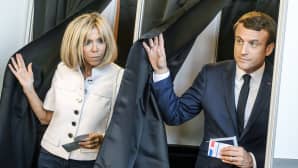 Presidentti Emmanuel Macron ja hänen vaimonsa Brigitte Trogneux antoivat äänensä Le Touquessa Pohjois-Ranskassa.