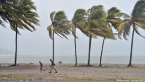 Ihmisiä Cap-Haitienin rannalla Haitilla ennen hurrikaani Irman tuloa 7. syyskuuta.
