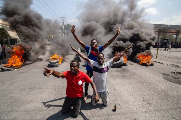 Sekasortoiselle Haitille on määrä valita siirtymäkauden presidentti tiistaina, jengit uhkaavat jatkaa väkivaltaa