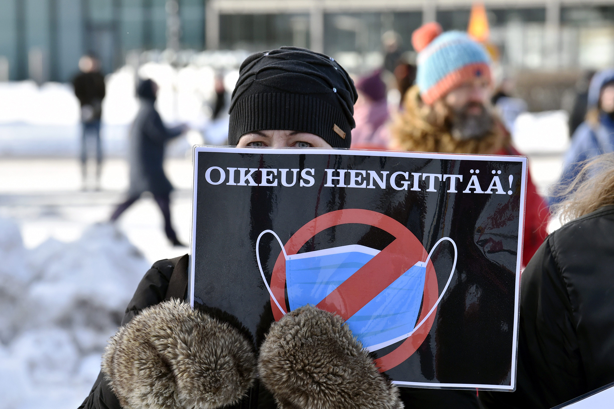 Protesters in Helsinki oppose Covid restrictions