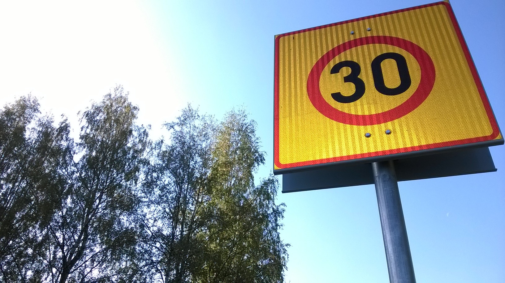 تدعو وكالة السلامة الفنلندية إلى زيادة حدود السرعة بمقدار 30 كم / ساعة على الطرق الفنلندية