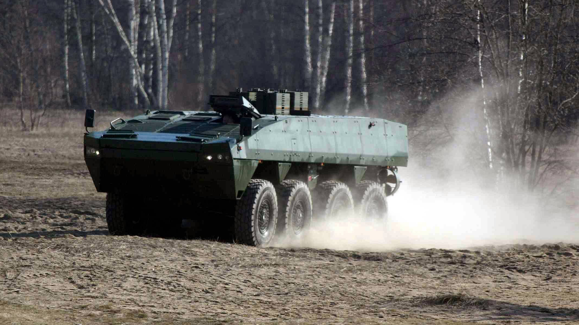 Finlandia exporta 140 millones de euros en material militar a Emiratos Árabes Unidos