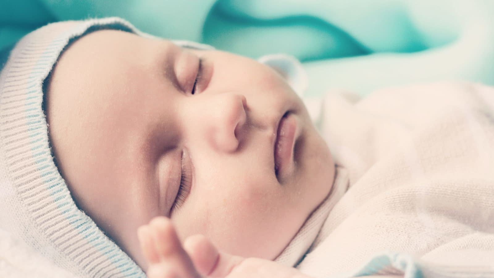 研究：フィンランドの明暗の季節も赤ちゃんの睡眠に影響を与える
