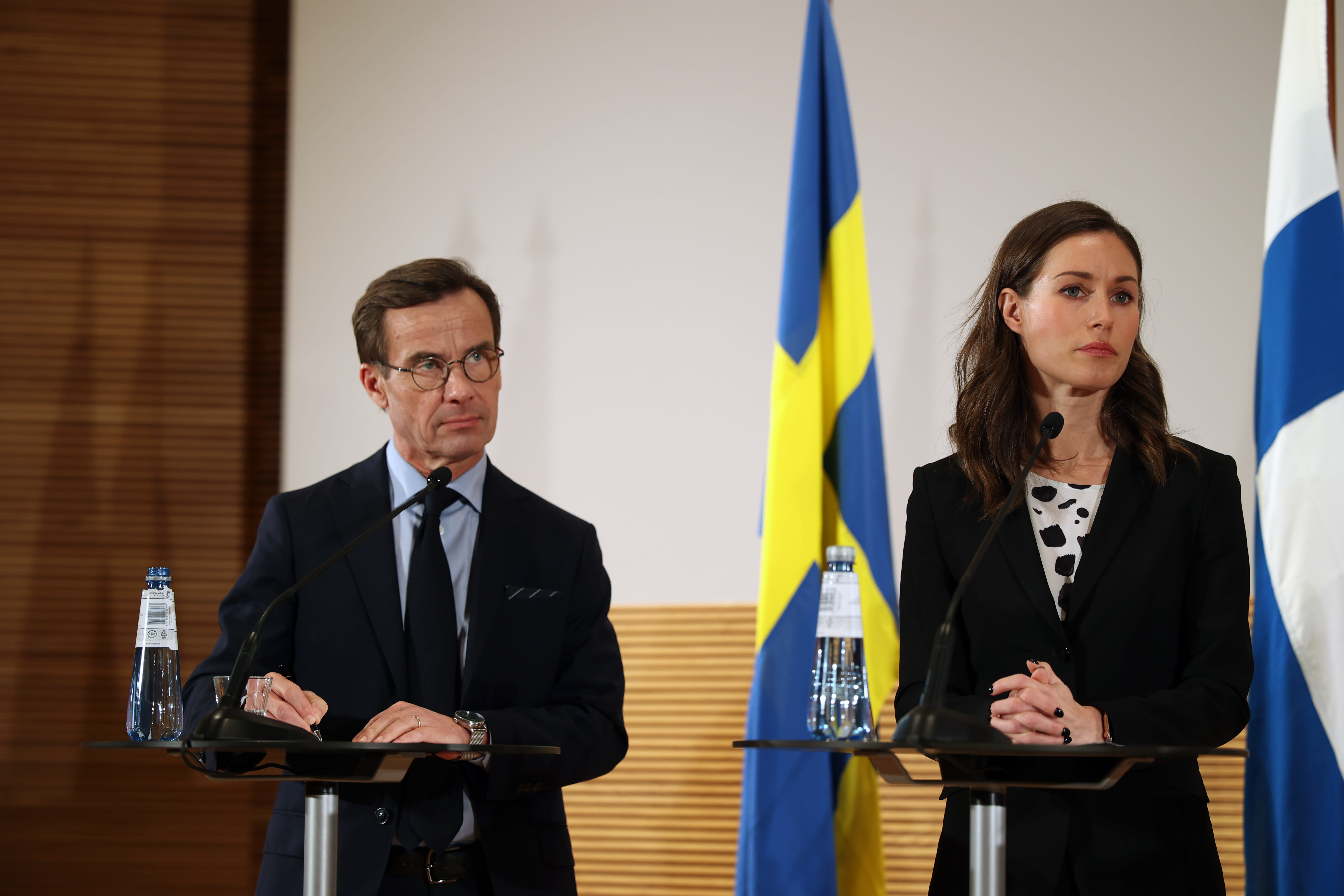 The Prime Ministers of Finland and Sweden promise that the nations will join NATO together
