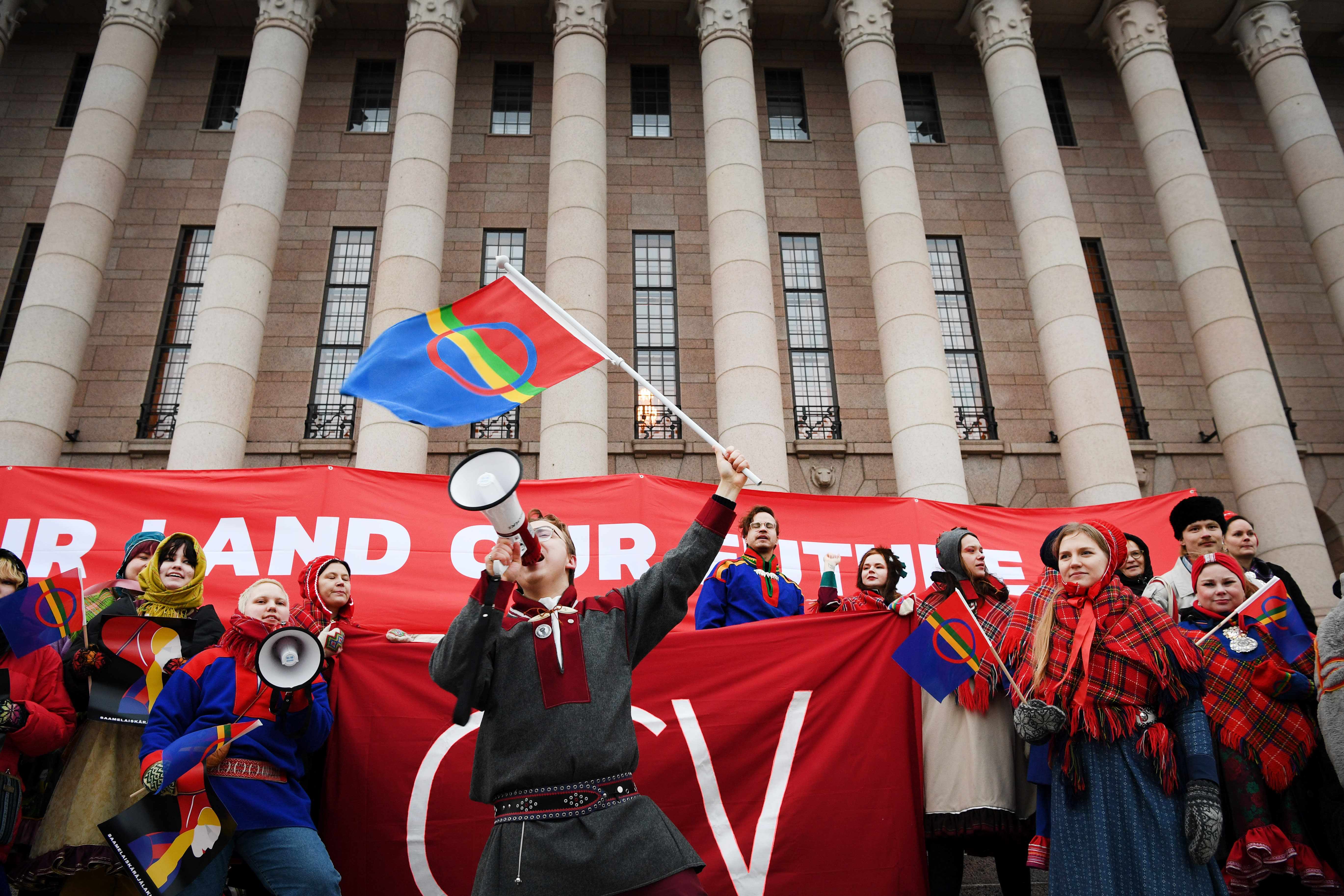The controversial Sámi law runs aground in the parliamentary committee